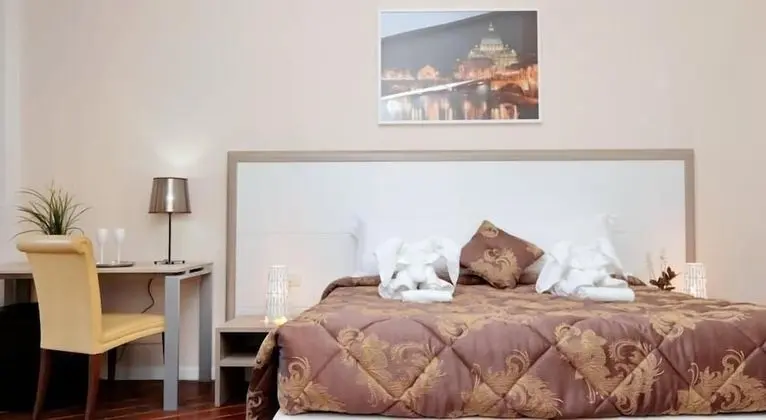 Luxury Tek Büyük veya İki Ayrı Yataklı Oda, 1 Büyük (Queen) Boy Yatak, Balkon, Bahçeli