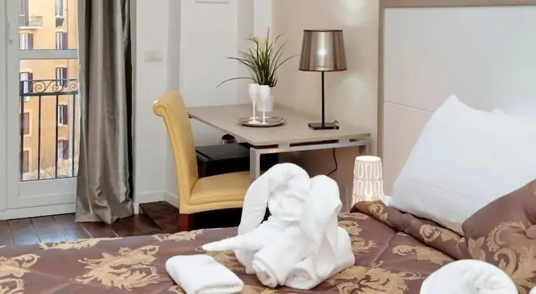 Luxury Tek Büyük veya İki Ayrı Yataklı Oda, 1 Büyük (Queen) Boy Yatak, Balkon, Bahçeli