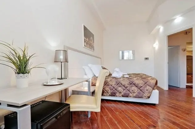 Luxury Tek Büyük veya İki Ayrı Yataklı Oda, 1 Büyük (Queen) Boy Yatak, Balkon, Bahçeli