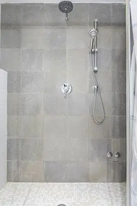 Luxury Tek Büyük veya İki Ayrı Yataklı Oda, 1 Büyük (Queen) Boy Yatak, Balkon, Bahçeli