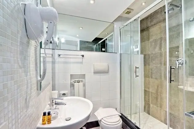 Luxury Tek Büyük veya İki Ayrı Yataklı Oda, 1 Büyük (Queen) Boy Yatak, Balkon, Bahçeli