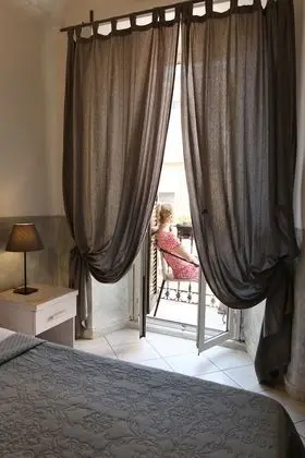 Tek Büyük veya İki Ayrı Yataklı Oda, Sigara İçilebilir (Room 7)