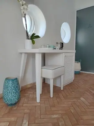 Deluxe Tek Büyük Yataklı Oda, Kısmi Deniz Manzaralı