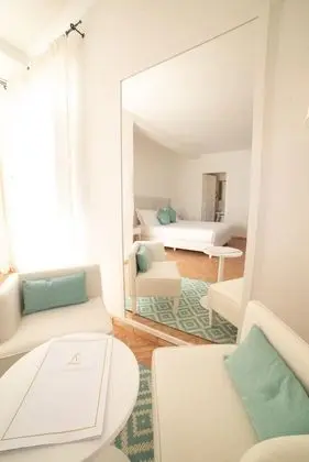 Deluxe Tek Büyük Yataklı Oda, Kısmi Deniz Manzaralı