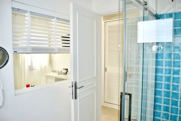 Deluxe Tek Büyük Yataklı Oda, Kısmi Deniz Manzaralı