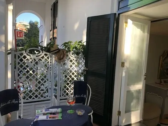 Premium Tek Büyük Yataklı Oda