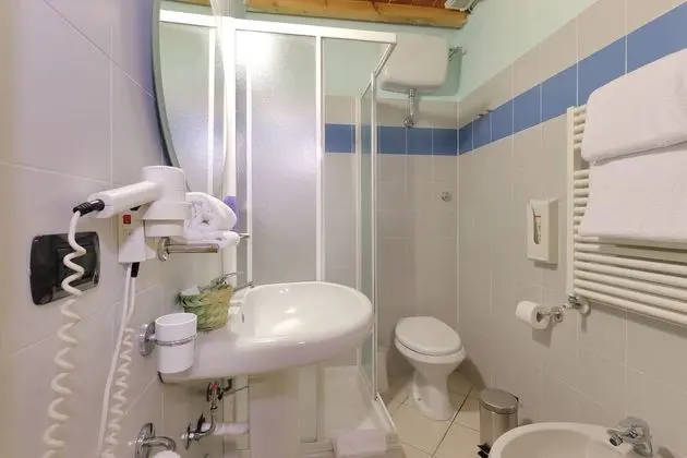 Üç Kişilik Oda, 1 Yatak Odası