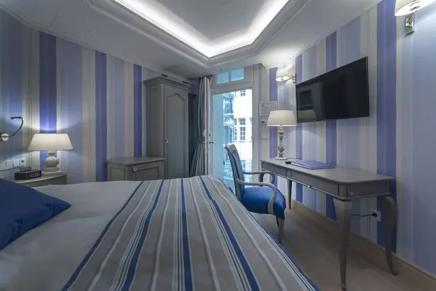 Small Double room, No windows