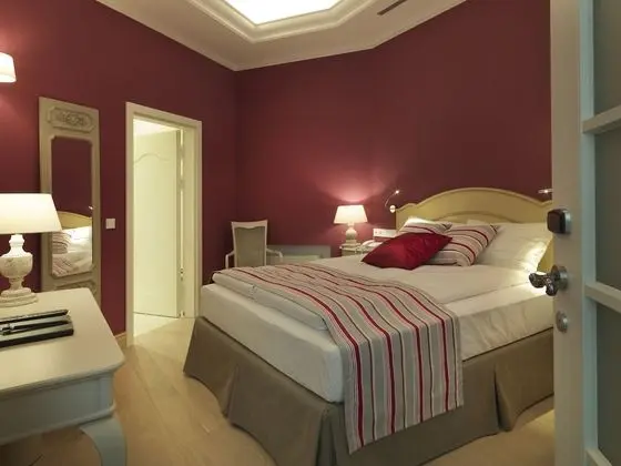 Small Double room, No windows
