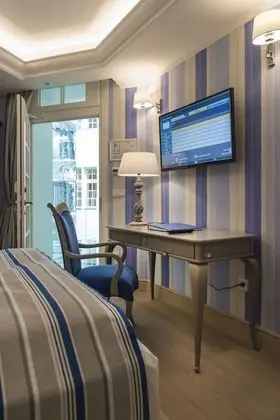 Small Double room, No windows