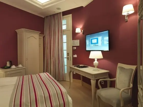 Small Double room, No windows