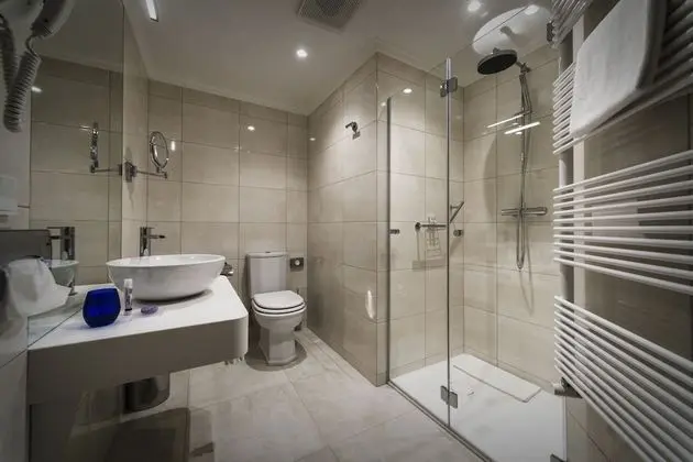 Small Double room, No windows