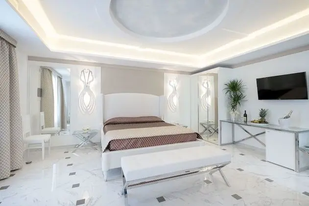 Luxury Oda