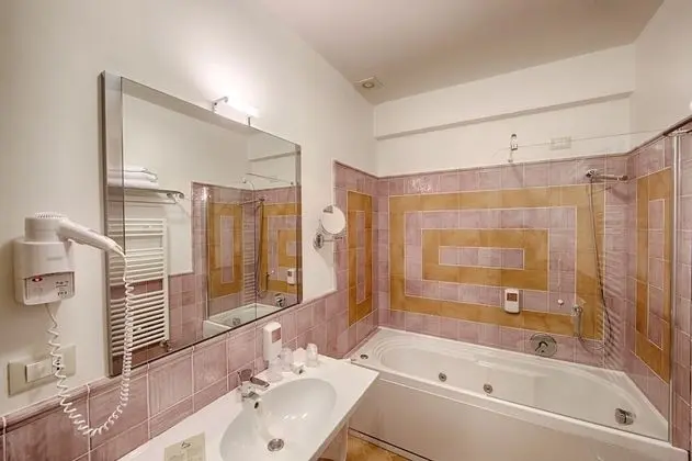 Deluxe Tek Büyük veya İki Ayrı Yataklı Oda, Sıcak Su Küveti