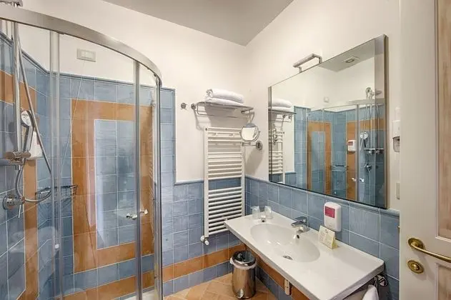 Deluxe Tek Büyük veya İki Ayrı Yataklı Oda, Sıcak Su Küveti