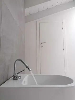 Deluxe Tek Büyük Yataklı Oda (White MInd)