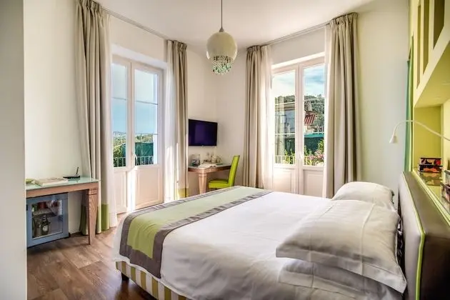 Deluxe Tek Büyük veya İki Ayrı Yataklı Oda, Balkon, Deniz Manzaralı