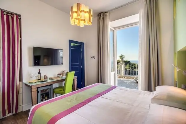 Deluxe Tek Büyük veya İki Ayrı Yataklı Oda, Balkon, Deniz Manzaralı