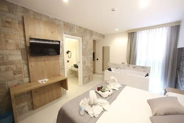 Deluxe Oda, 1 Yatak Odası, Sıcak Su Küveti, Avlu Manzaralı