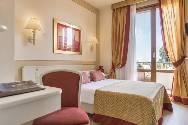 Basic Oda, Tepe Manzaralı