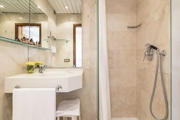 Basic Oda, Tepe Manzaralı