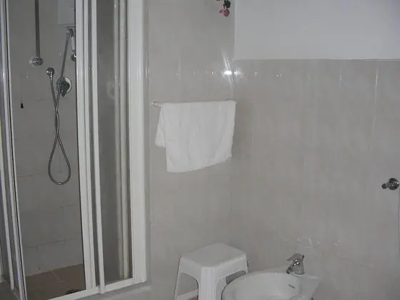 Tek Büyük veya İki Ayrı Yataklı Oda, Ortak Banyo