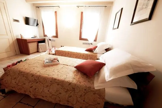 Comfort Tek Büyük veya İki Ayrı Yataklı Oda