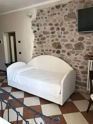 Üç Kişilik Oda