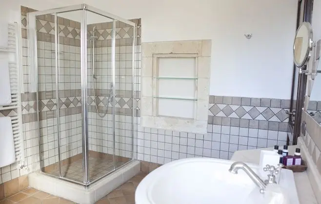 Superior Üç Kişilik Oda, Banyolu/Duşlu, Bahçe Manzaralı