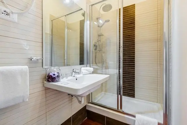 Superior Tek Büyük Yataklı Oda, 3 Yatak Odası, Banyolu/Duşlu