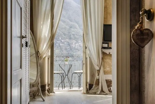 Süit, Balkon, Göl Manzaralı