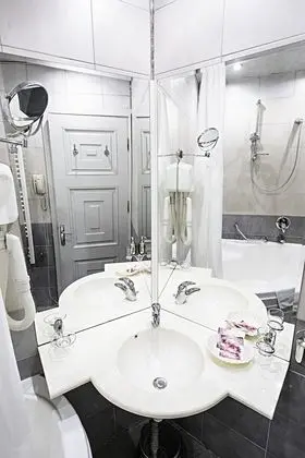 Standard Tek Büyük Yataklı Oda