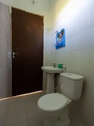 Üç Kişilik Oda, Sigara İçilmez