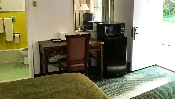 Standard Oda, 1 En Büyük (King) Boy Yatak, Sigara İçilebilir, Buzdolabı ve Mikrodalga