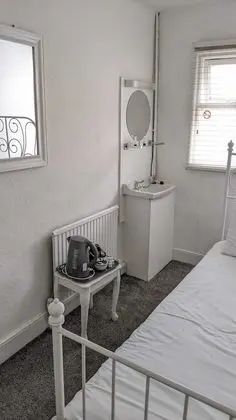 Basic Tek Büyük Yataklı Oda