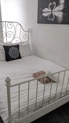Basic Tek Büyük Yataklı Oda