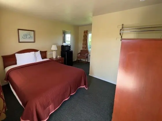 Queen Room, Smoking