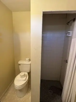 Queen Room, Smoking