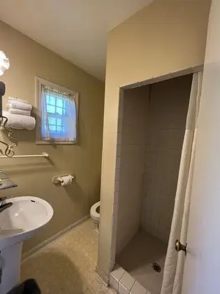 Queen Room, Smoking