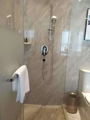 Business Tek Büyük Yataklı Oda