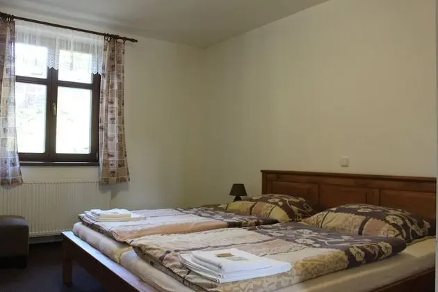 Classic Tek Büyük Yataklı Oda