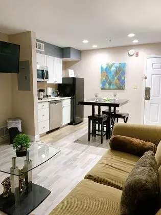 Apart Daire, Birden Çok Yatak, Havuz Manzaralı