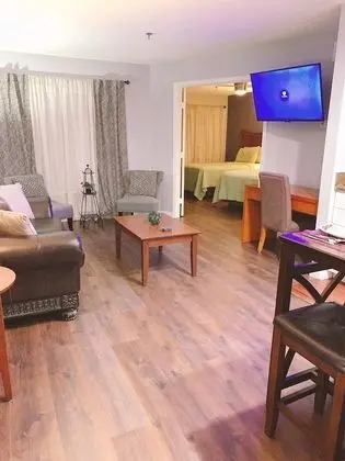 Apart Daire, Birden Çok Yatak, Havuz Manzaralı
