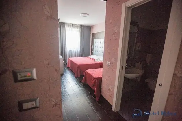 Üç Kişilik Oda
