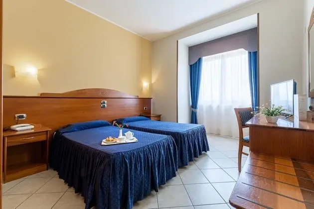 Üç Kişilik Oda