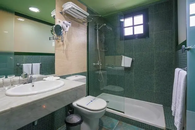 Büyük Yataklı Tek Kişilik Oda