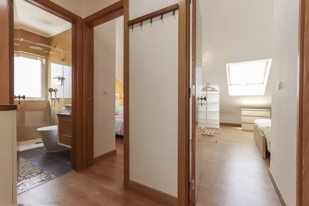 Tek Büyük Yataklı Oda, Ortak Banyo (Warm Sunset Chill 1)