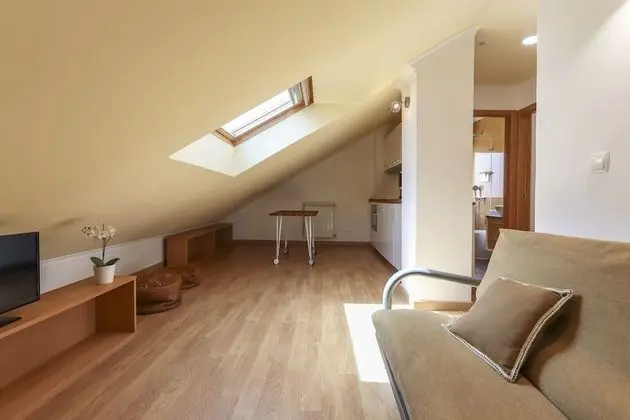 Tek Büyük Yataklı Oda, Ortak Banyo (Warm Sunset Chill 1)