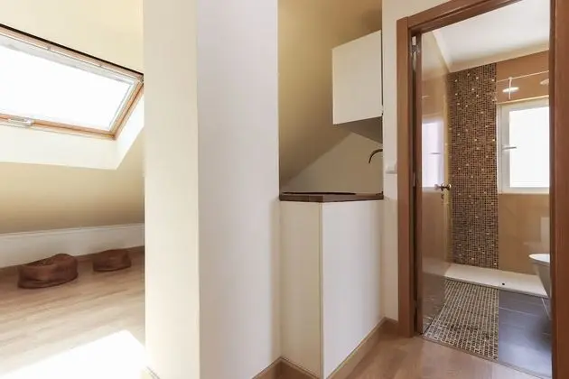 Tek Büyük Yataklı Oda, Ortak Banyo (Warm Sunset Chill 1)