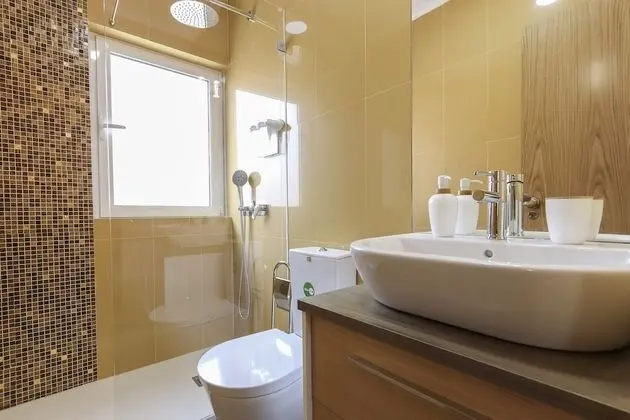 Tek Büyük Yataklı Oda, Ortak Banyo (Warm Sunset Chill 1)